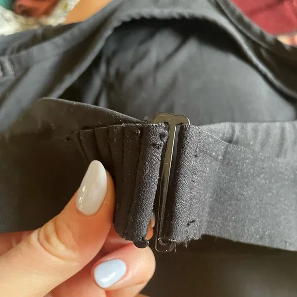 Bandier Stash Pocket Bra - Picture 3 of 4